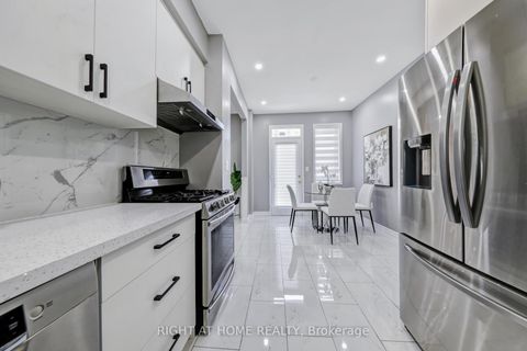 Photo 13 at 332 Rosegate Way N, WC Wedgewood Creek, Oakville