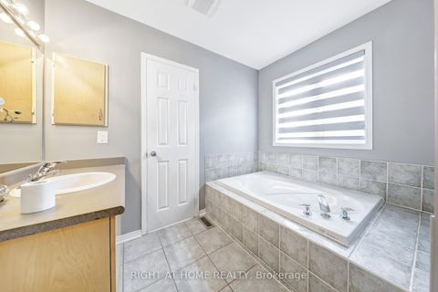 Photo 19 at 332 Rosegate Way N, WC Wedgewood Creek, Oakville