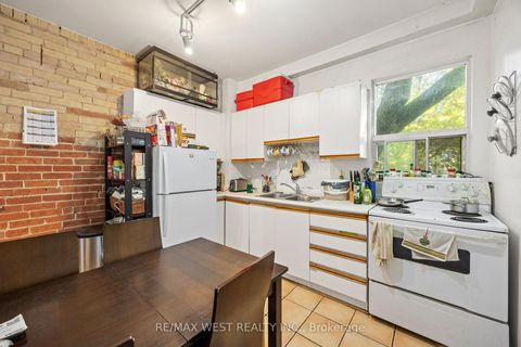 Photo 11 at 935 Bathurst Street, Annex, Toronto