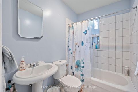 Photo 24 at 935 Bathurst Street, Annex, Toronto