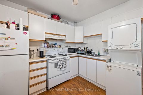 Photo 26 at 935 Bathurst Street, Annex, Toronto