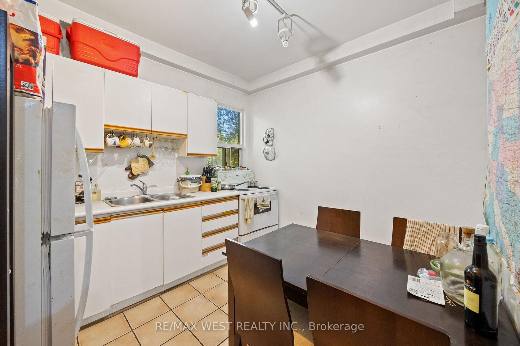 Photo 10 at 935 Bathurst Street, Annex, Toronto Photo 10 at 935 Bathurst Street, Annex, Toronto