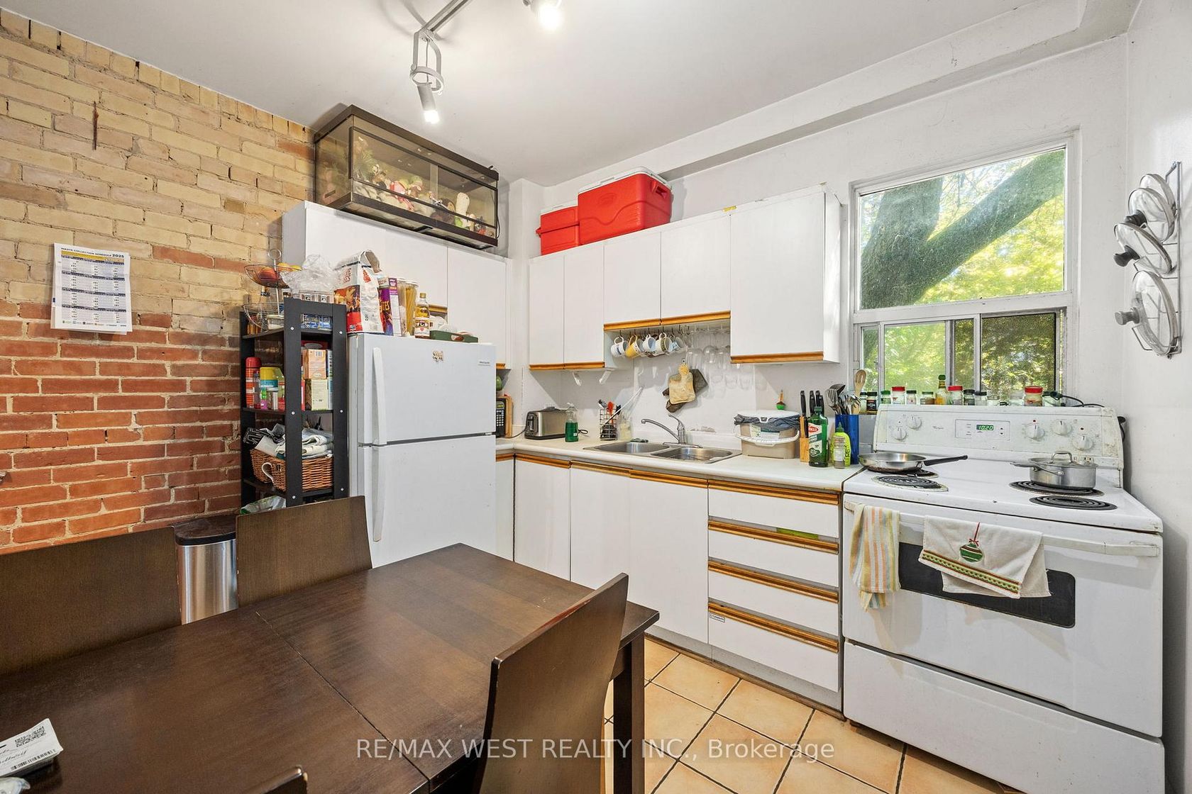 Photo 11 at 935 Bathurst Street, Annex, Toronto Photo 11 at 935 Bathurst Street, Annex, Toronto