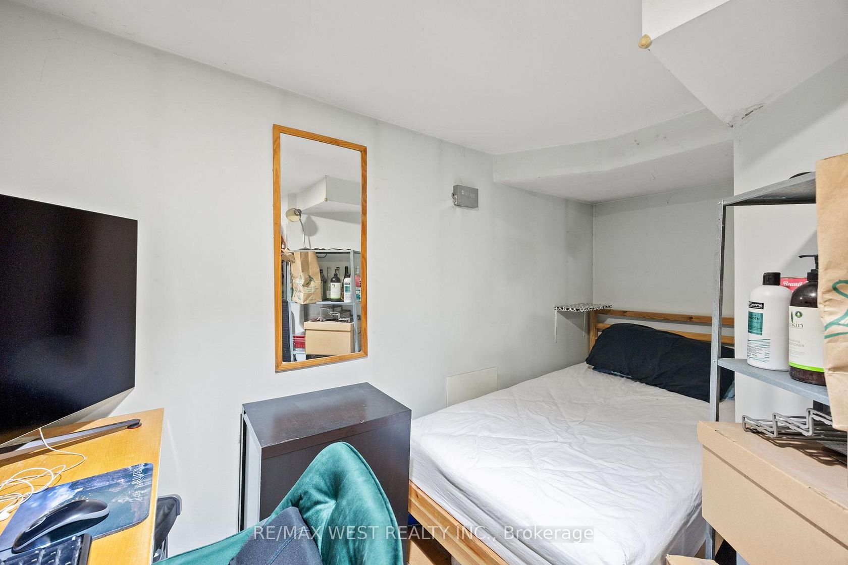 Photo 17 at 935 Bathurst Street, Annex, Toronto Photo 17 at 935 Bathurst Street, Annex, Toronto