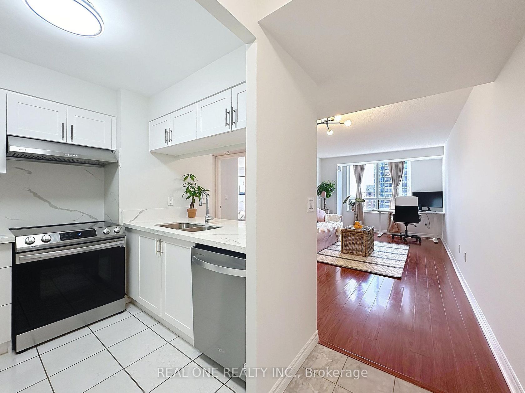 Photo 12 at 1708 - 18 Sommerset Way, Willowdale East, Toronto Photo 12 at 1708 - 18 Sommerset Way, Willowdale East, Toronto