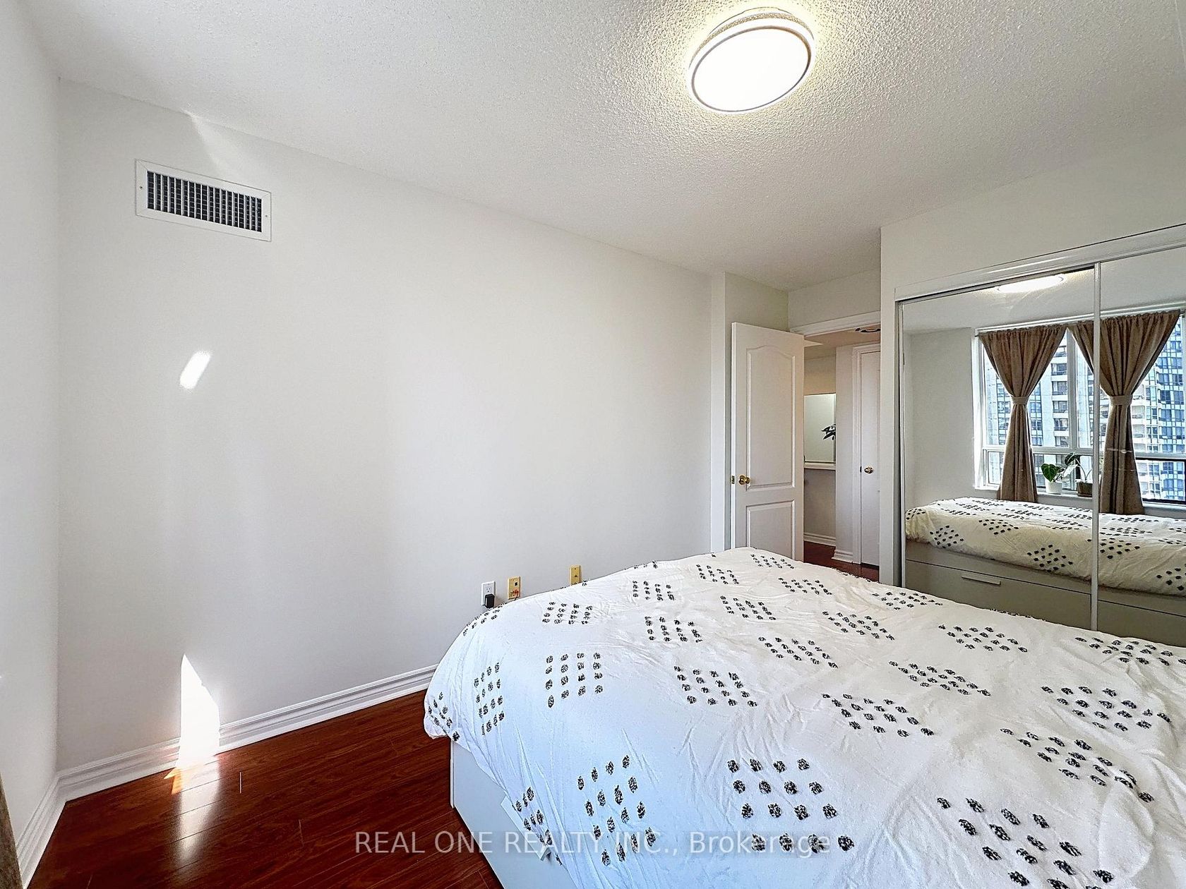 Photo 16 at 1708 - 18 Sommerset Way, Willowdale East, Toronto Photo 16 at 1708 - 18 Sommerset Way, Willowdale East, Toronto