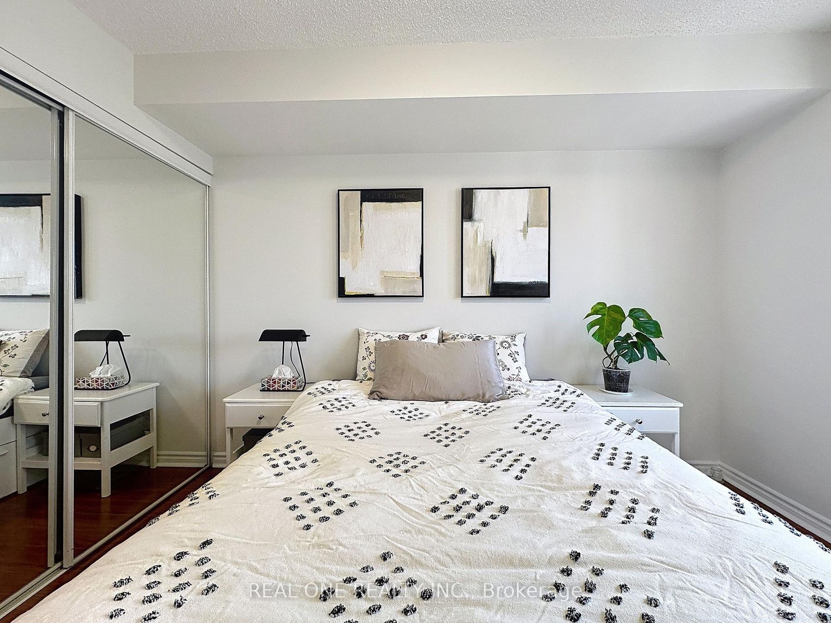 Photo 17 at 1708 - 18 Sommerset Way, Willowdale East, Toronto Photo 17 at 1708 - 18 Sommerset Way, Willowdale East, Toronto