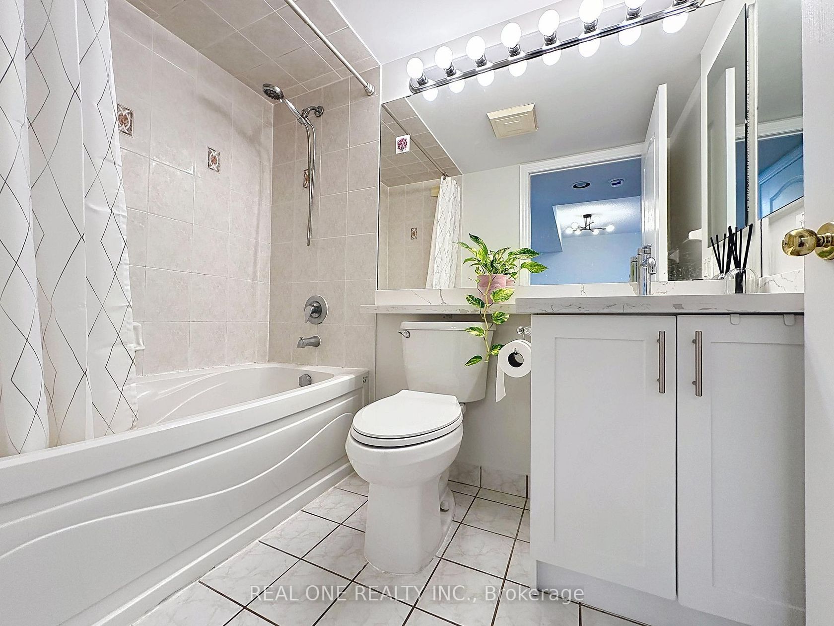 Photo 21 at 1708 - 18 Sommerset Way, Willowdale East, Toronto Photo 21 at 1708 - 18 Sommerset Way, Willowdale East, Toronto