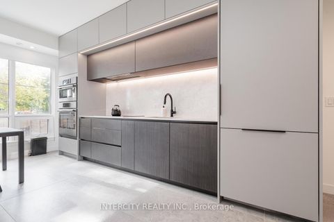 Photo 8 at 1 - 851 Sheppard Avenue W, Bathurst Manor, Toronto