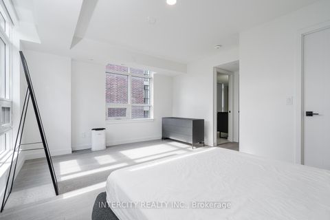 Photo 13 at 1 - 851 Sheppard Avenue W, Bathurst Manor, Toronto