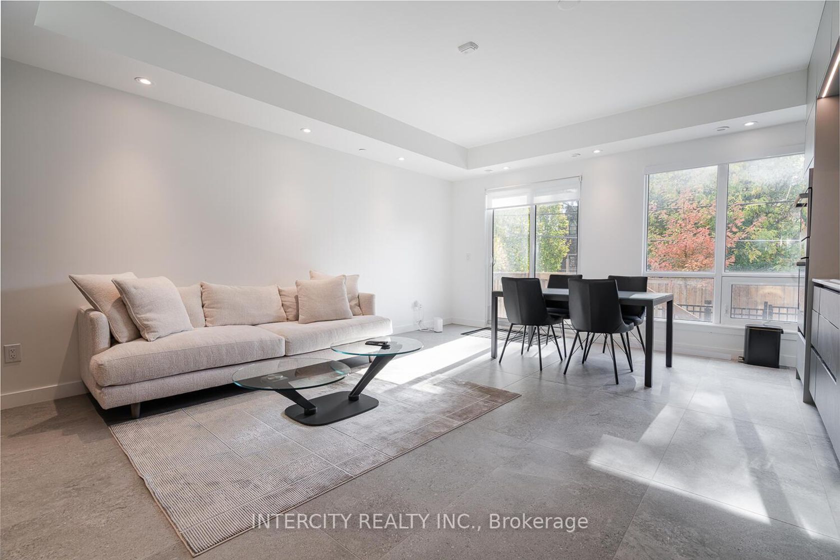 Photo 3 at 1 - 851 Sheppard Avenue W, Bathurst Manor, Toronto Photo 3 at 1 - 851 Sheppard Avenue W, Bathurst Manor, Toronto