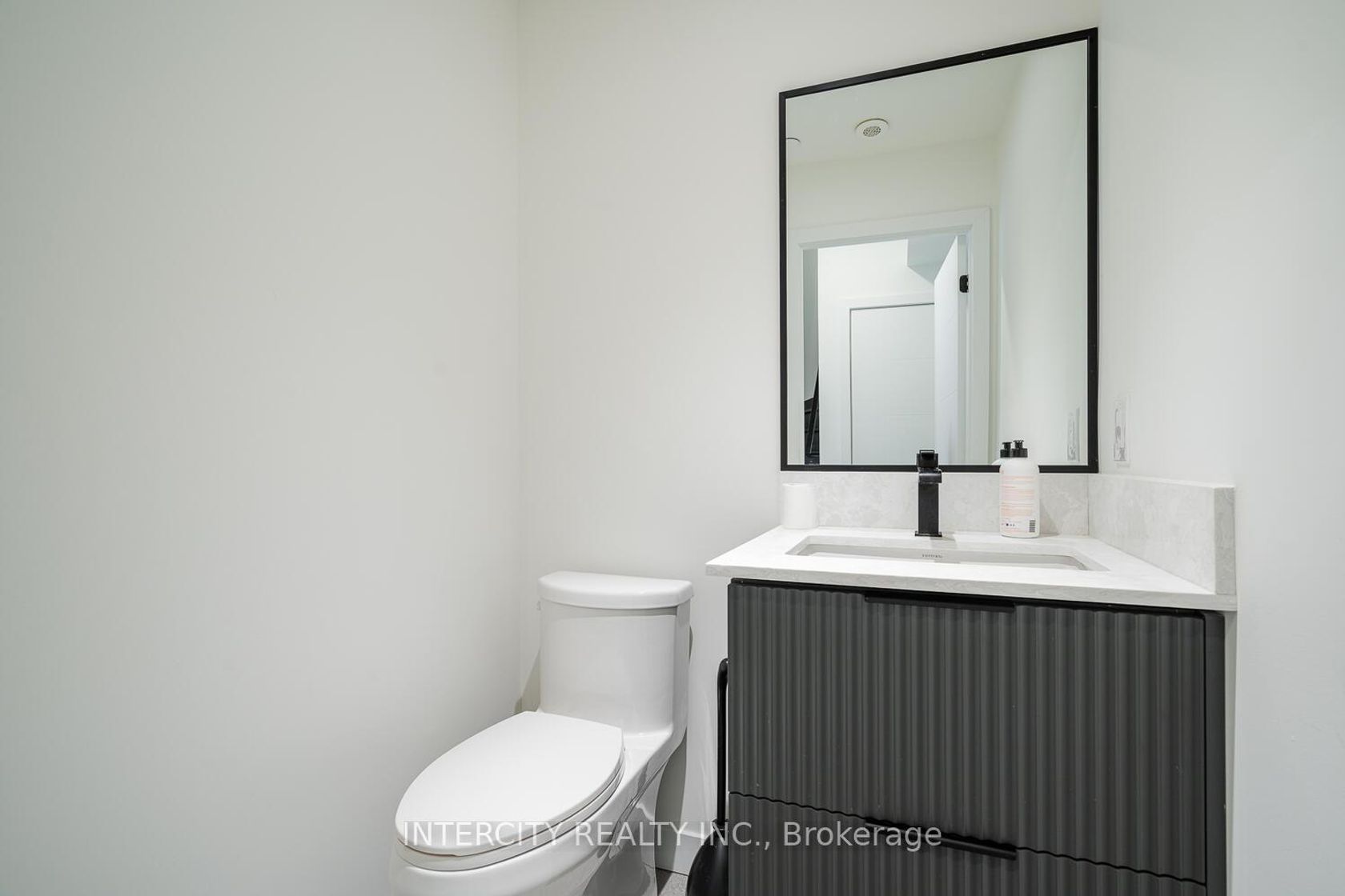 Photo 10 at 1 - 851 Sheppard Avenue W, Bathurst Manor, Toronto Photo 10 at 1 - 851 Sheppard Avenue W, Bathurst Manor, Toronto