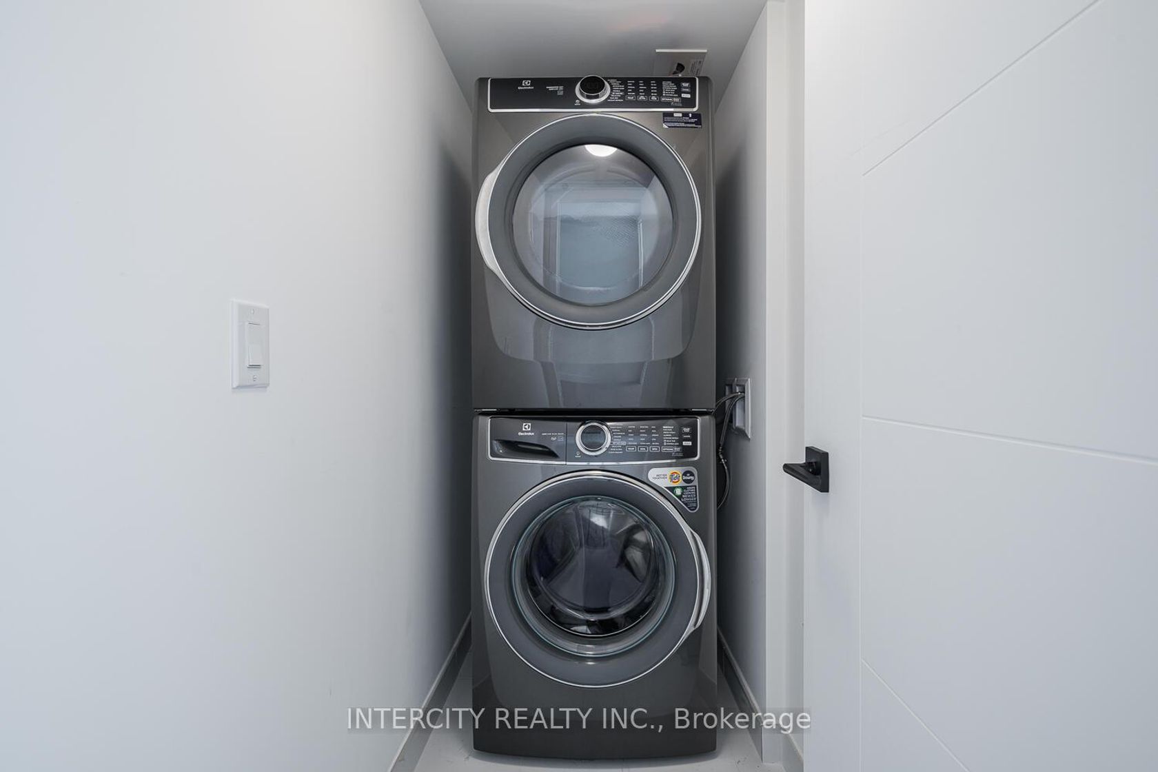 Photo 11 at 1 - 851 Sheppard Avenue W, Bathurst Manor, Toronto Photo 11 at 1 - 851 Sheppard Avenue W, Bathurst Manor, Toronto