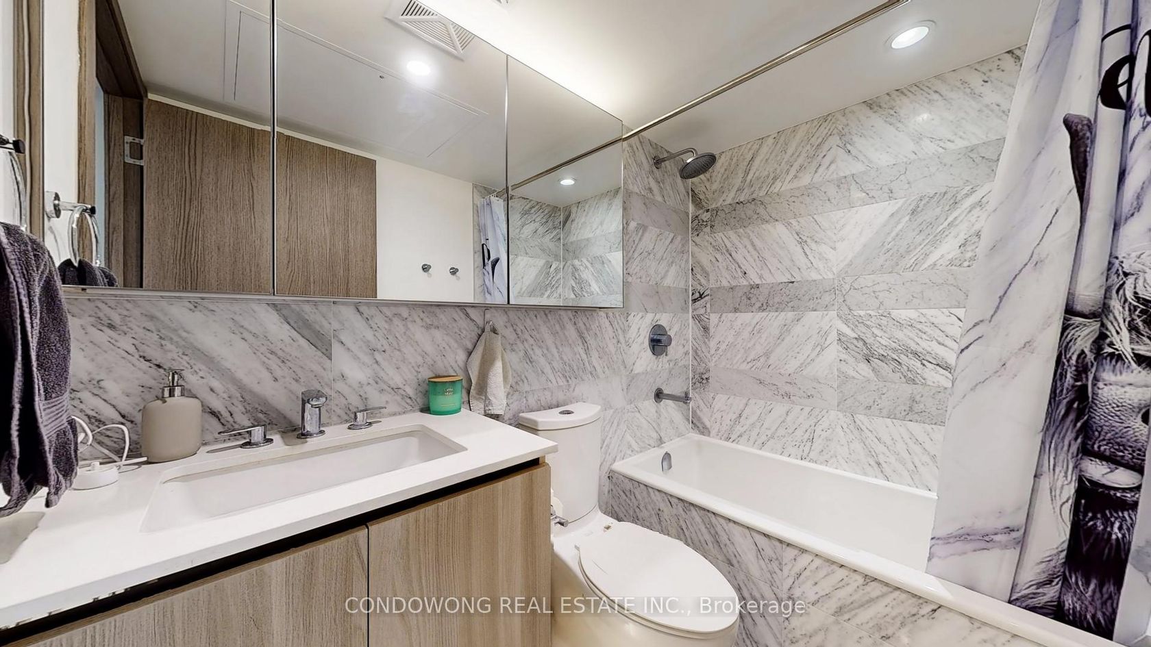 Photo 9 at 911 - 17 Bathurst Street, Waterfront Communities C1, Toronto Photo 9 at 911 - 17 Bathurst Street, Waterfront Communities C1, Toronto