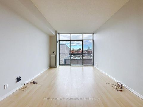 Photo 5 at 419 - 388 Richmond Street W, Waterfront Communities C1, Toronto