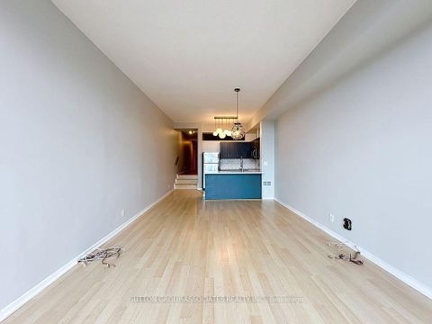 Photo 6 at 419 - 388 Richmond Street W, Waterfront Communities C1, Toronto