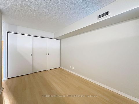 Photo 7 at 419 - 388 Richmond Street W, Waterfront Communities C1, Toronto