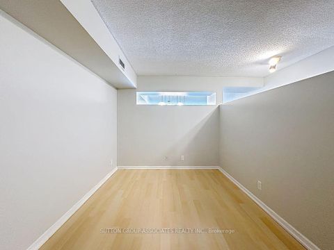 Photo 10 at 419 - 388 Richmond Street W, Waterfront Communities C1, Toronto