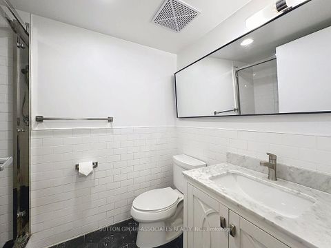 Photo 12 at 419 - 388 Richmond Street W, Waterfront Communities C1, Toronto