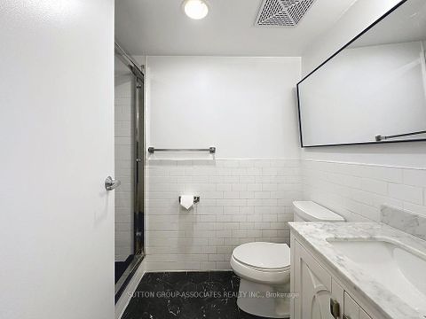 Photo 13 at 419 - 388 Richmond Street W, Waterfront Communities C1, Toronto