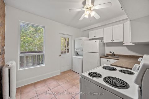 Photo 11 at 937 Bathurst Street, Annex, Toronto Photo 11 at 937 Bathurst Street, Annex, Toronto