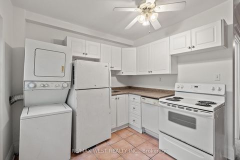 Photo 12 at 937 Bathurst Street, Annex, Toronto Photo 12 at 937 Bathurst Street, Annex, Toronto