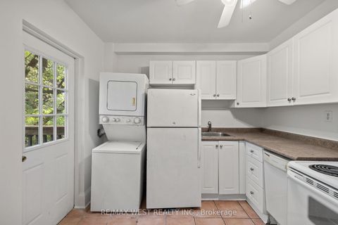 Photo 14 at 937 Bathurst Street, Annex, Toronto Photo 14 at 937 Bathurst Street, Annex, Toronto