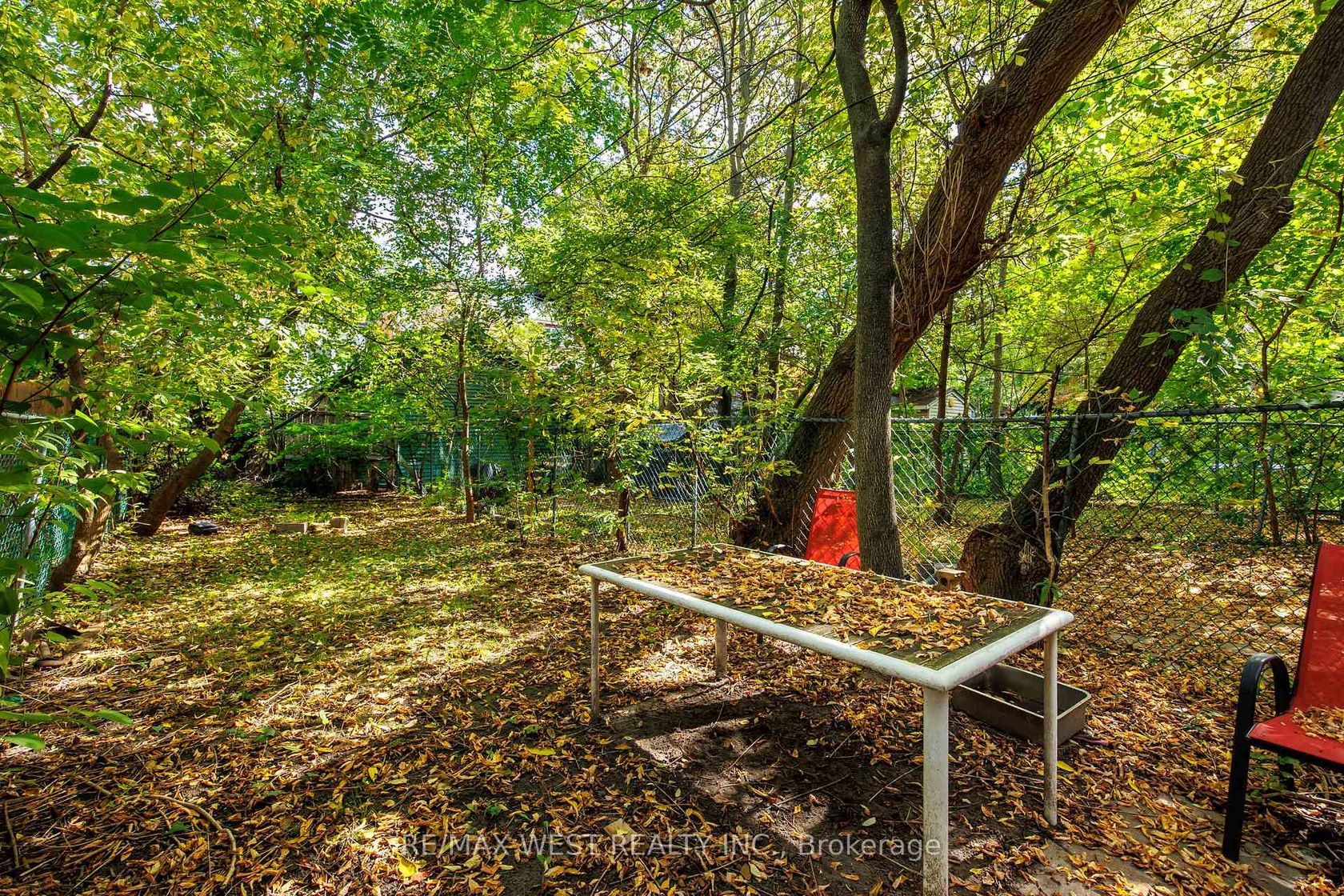 Photo 29 at 937 Bathurst Street, Annex, Toronto Photo 29 at 937 Bathurst Street, Annex, Toronto