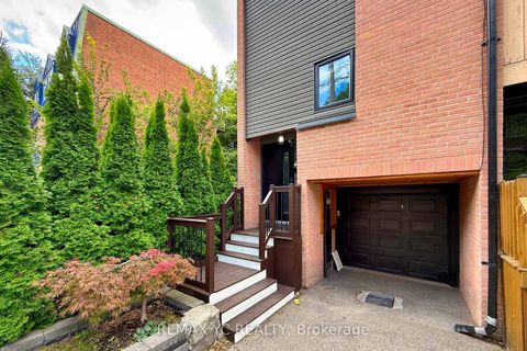 Photo 2 at 242 Milan Street, Moss Park, Toronto