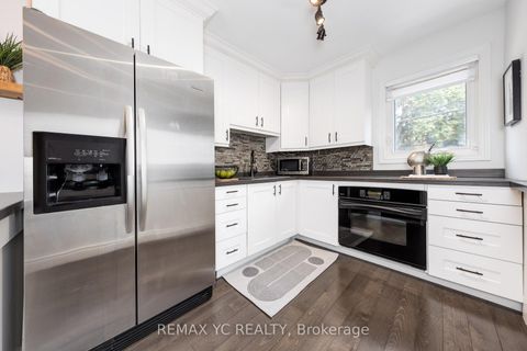 Photo 9 at 242 Milan Street, Moss Park, Toronto