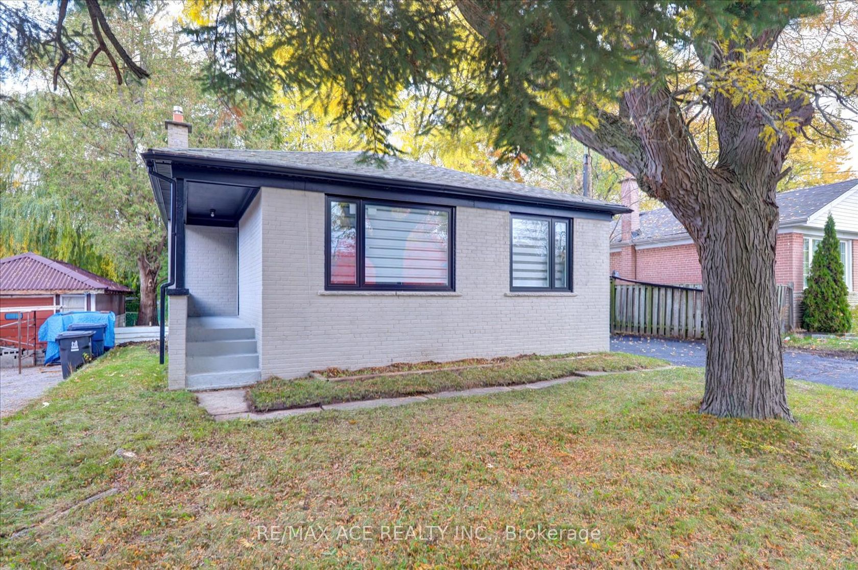 Photo 4 at 19 Blakemanor Boulevard, Woburn, Toronto Photo 4 at 19 Blakemanor Boulevard, Woburn, Toronto