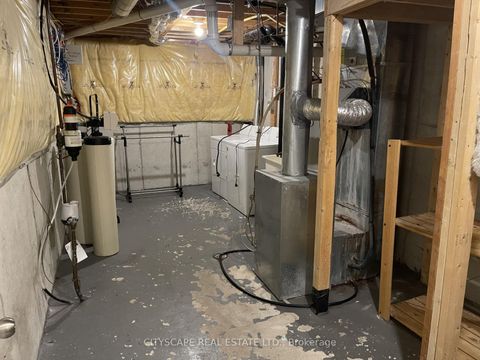 Photo 3 at 52 Coleridge Drive, Summerhill Estates, Newmarket