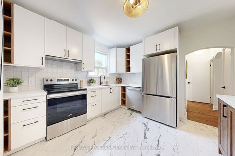 Photo 7 at 146 Pinegrove Avenue, Cliffside, Toronto