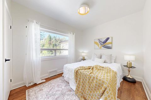 Photo 12 at 146 Pinegrove Avenue, Cliffside, Toronto