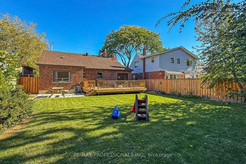 Photo 32 at 146 Pinegrove Avenue, Cliffside, Toronto