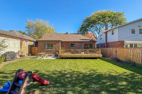 Photo 33 at 146 Pinegrove Avenue, Cliffside, Toronto