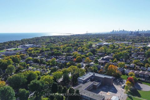 Photo 39 at 146 Pinegrove Avenue, Cliffside, Toronto