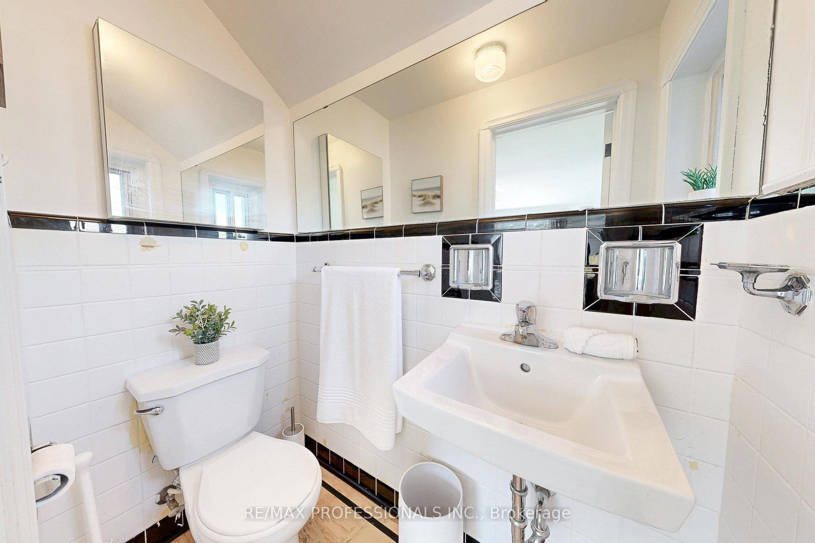 Photo 17 at 146 Pinegrove Avenue, Cliffside, Toronto Photo 17 at 146 Pinegrove Avenue, Cliffside, Toronto