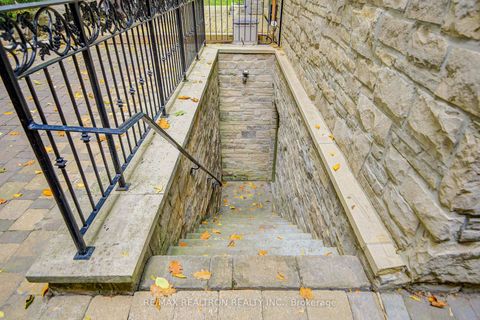 Photo 35 at 7 Legacy Court, Windfields, Toronto