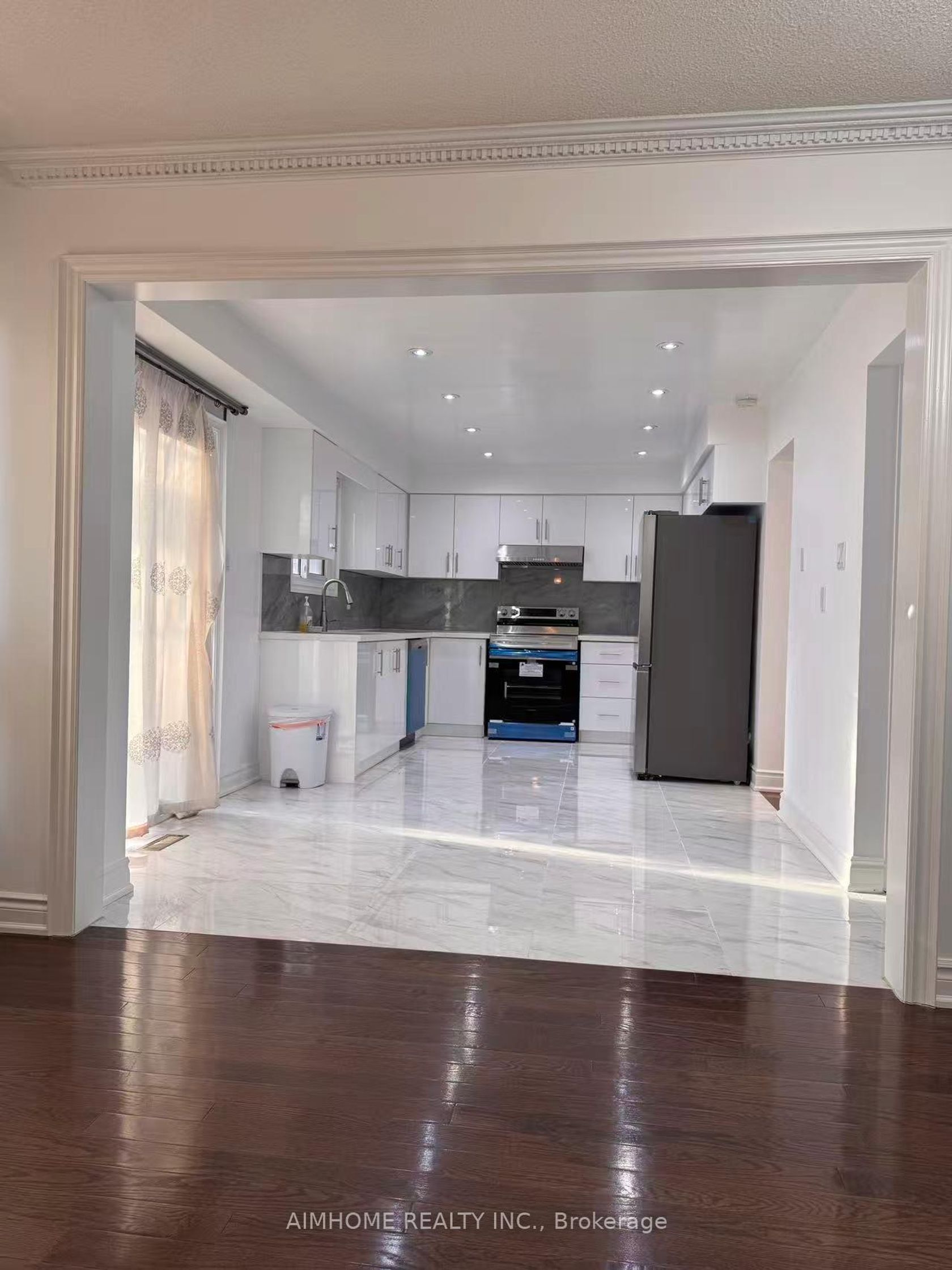 Photo 3 at 213 Hupfield Trail, Malvern, Toronto Photo 3 at 213 Hupfield Trail, Malvern, Toronto