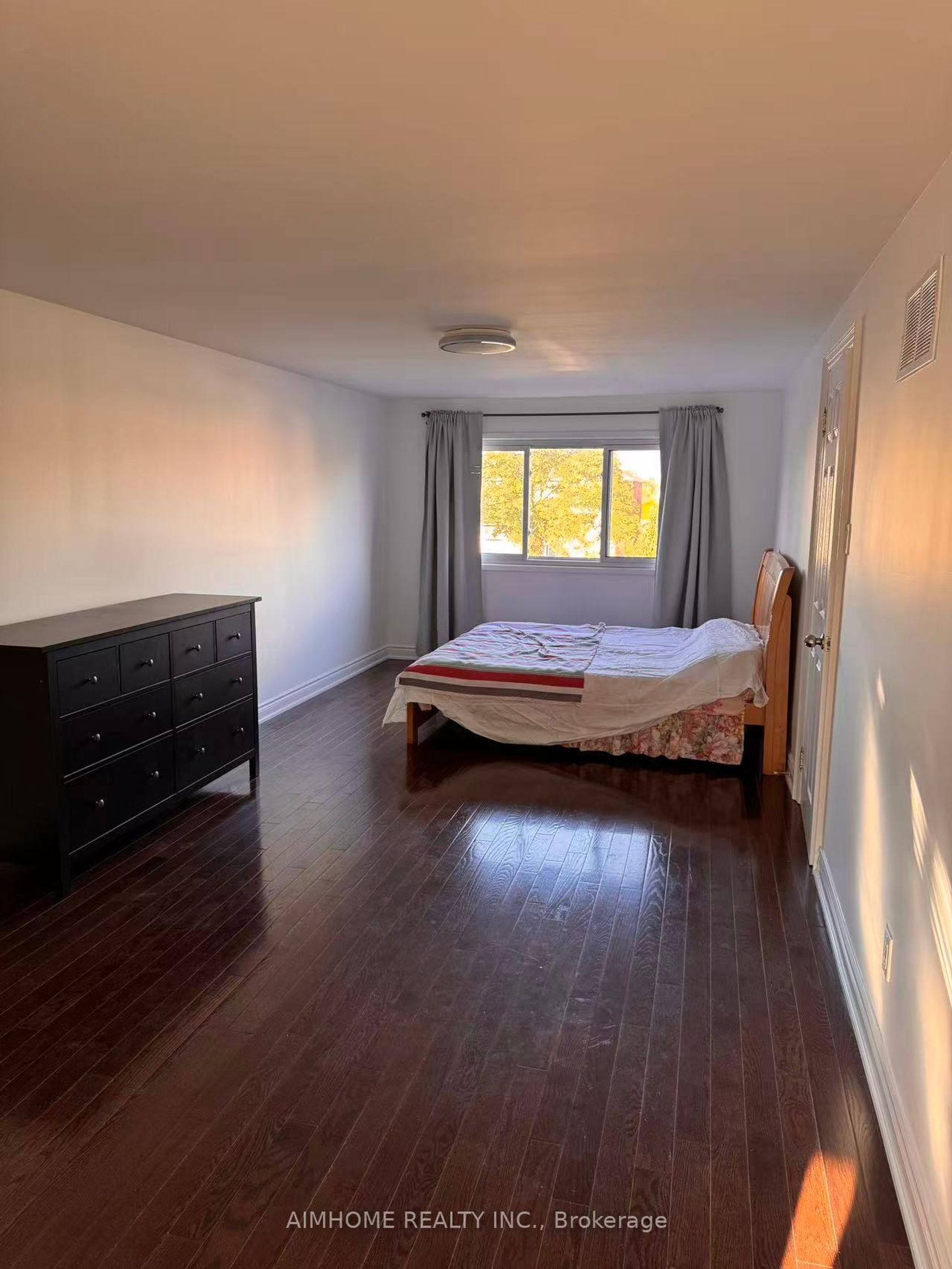 Photo 5 at 213 Hupfield Trail, Malvern, Toronto Photo 5 at 213 Hupfield Trail, Malvern, Toronto