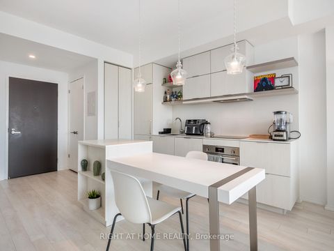 Photo 13 at 5607 - 197 Yonge Street, Yonge Corridor, Toronto Photo 13 at 5607 - 197 Yonge Street, Yonge Corridor, Toronto