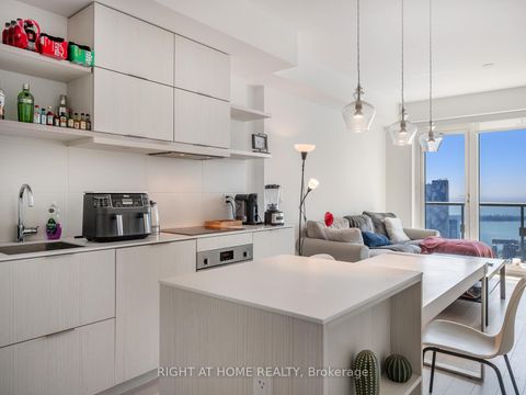 Photo 14 at 5607 - 197 Yonge Street, Yonge Corridor, Toronto