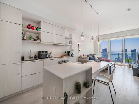 Photo 16 at 5607 - 197 Yonge Street, Yonge Corridor, Toronto