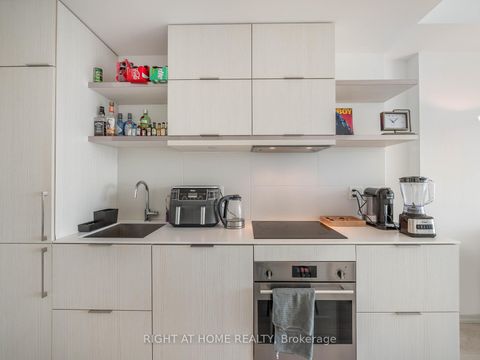 Photo 17 at 5607 - 197 Yonge Street, Yonge Corridor, Toronto Photo 17 at 5607 - 197 Yonge Street, Yonge Corridor, Toronto