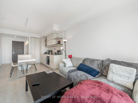 Photo 24 at 5607 - 197 Yonge Street, Yonge Corridor, Toronto