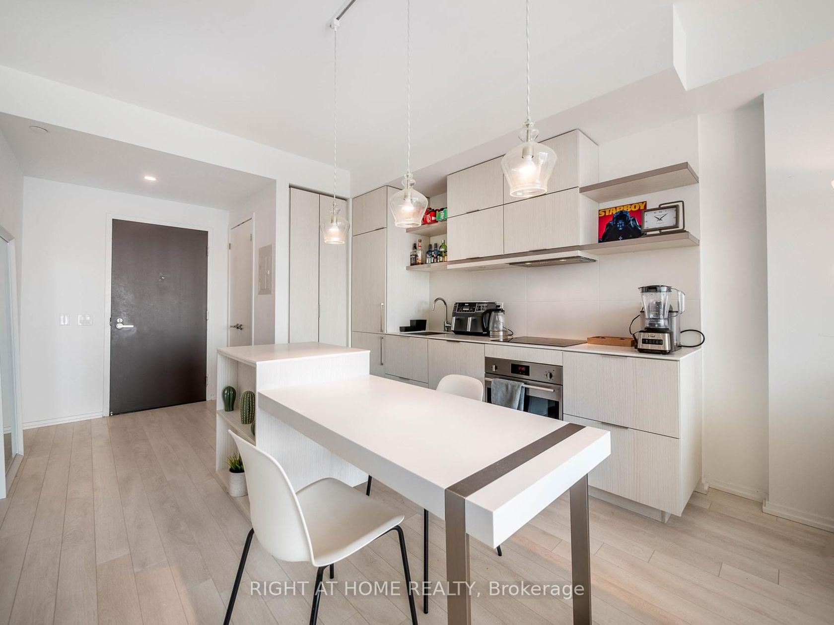 Photo 18 at 5607 - 197 Yonge Street, Yonge Corridor, Toronto Photo 18 at 5607 - 197 Yonge Street, Yonge Corridor, Toronto