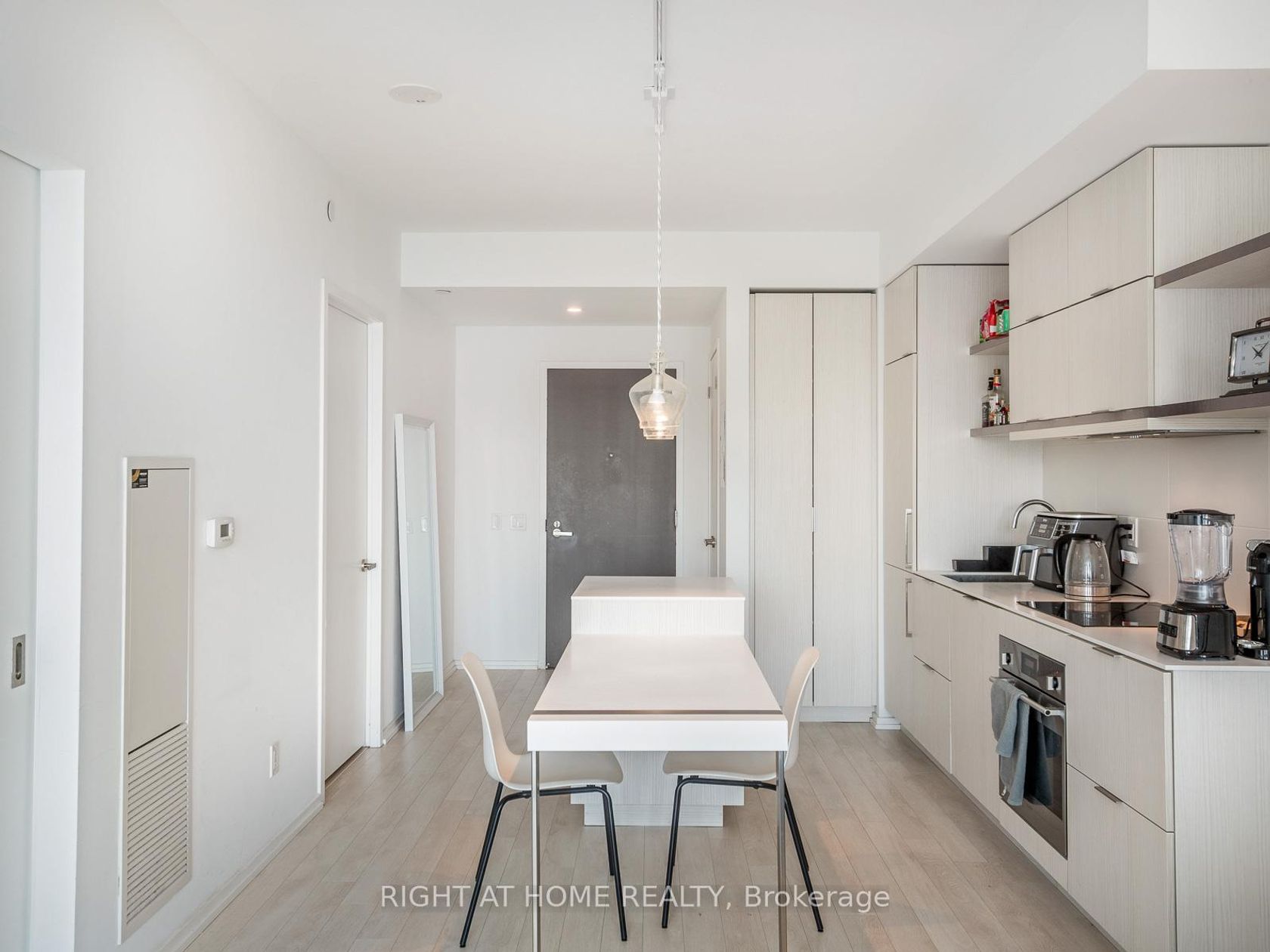 Photo 23 at 5607 - 197 Yonge Street, Yonge Corridor, Toronto Photo 23 at 5607 - 197 Yonge Street, Yonge Corridor, Toronto