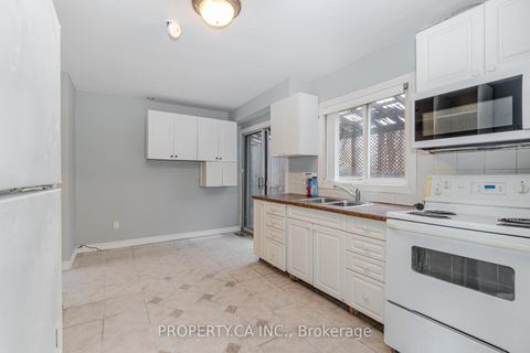 Photo 12 at 701 Finch Avenue W, Bathurst Manor, Toronto