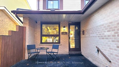 Photo 1 at 19 Pondtail Drive, Milliken, Toronto